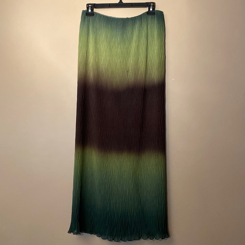 VIBRANT GREEN RIBBED SKIRT